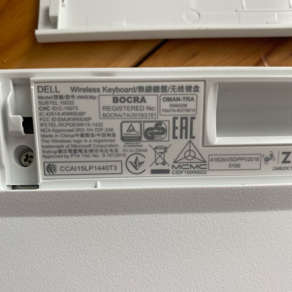 Dell WK636P (Keyboard Only / Universal Receiver NOT Included) White - Picture 4 of 4